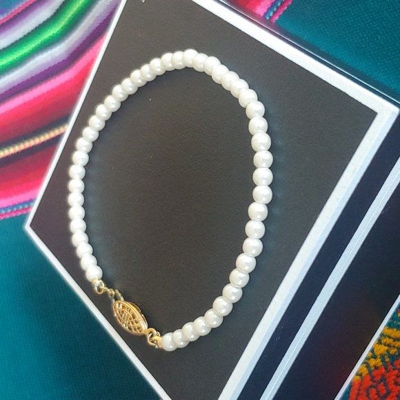 Jewelry - Vintage Petite Faux Pearl Women's Bracelet, 7.5 inches, White/Gold-tone